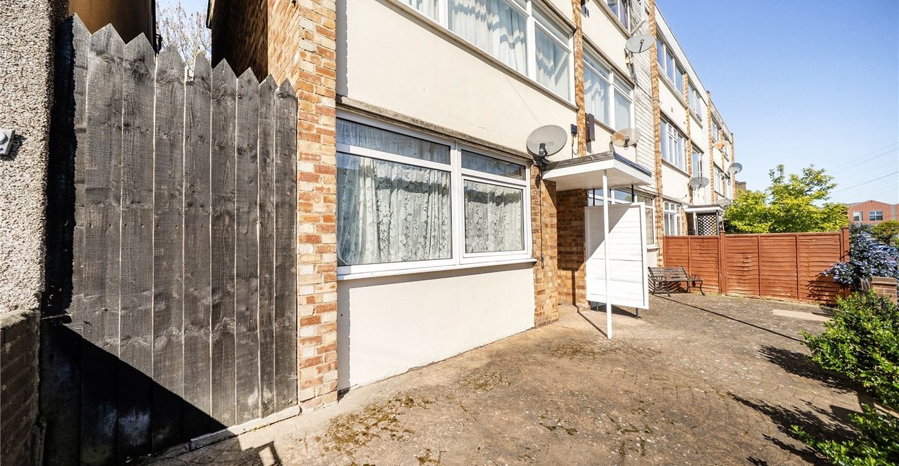 2 bedroom property for sale in Sydenham | Robinson Jackson