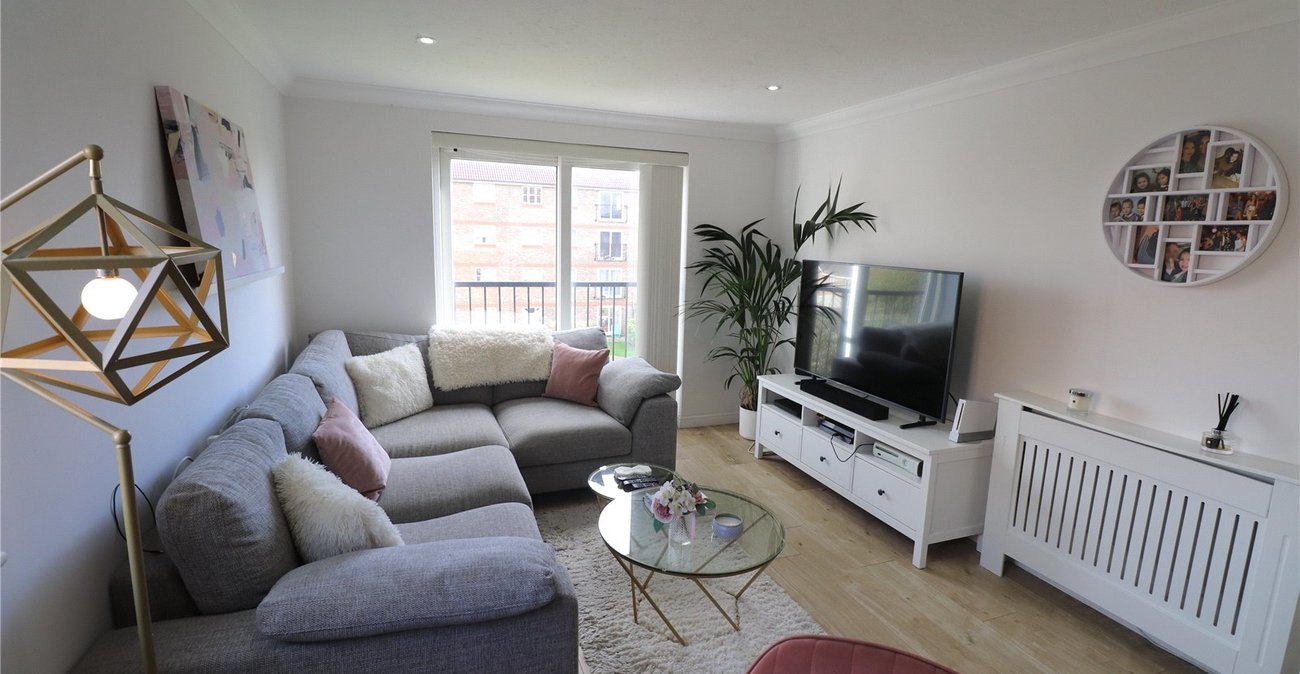 2 bedroom property for sale in Thamesmead | Robinson Jackson