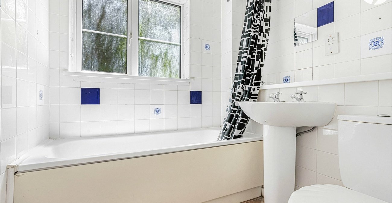 2 bedroom house for sale in Dartford | Robinson Jackson