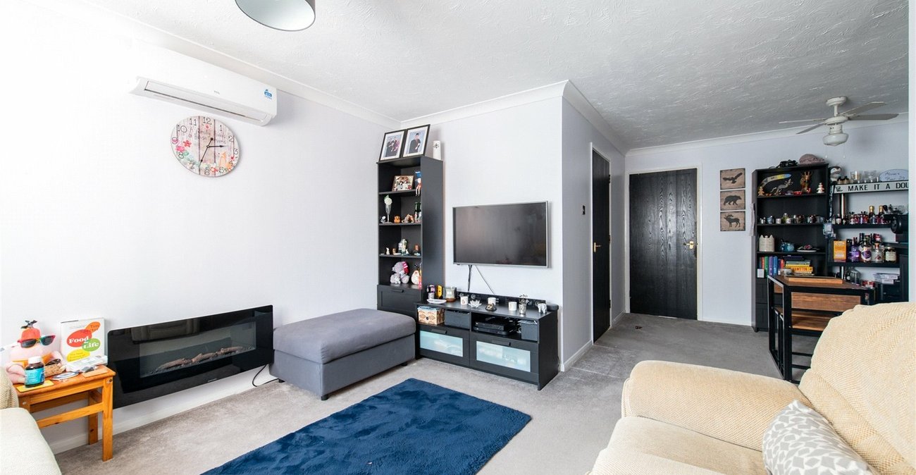 1 bedroom property for sale in Gravesend | Robinson Michael & Jackson