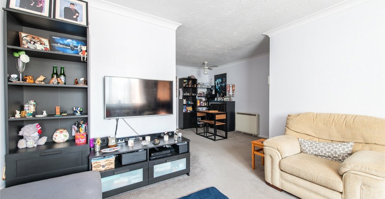 1 bedroom property for sale in Gravesend | Robinson Michael & Jackson