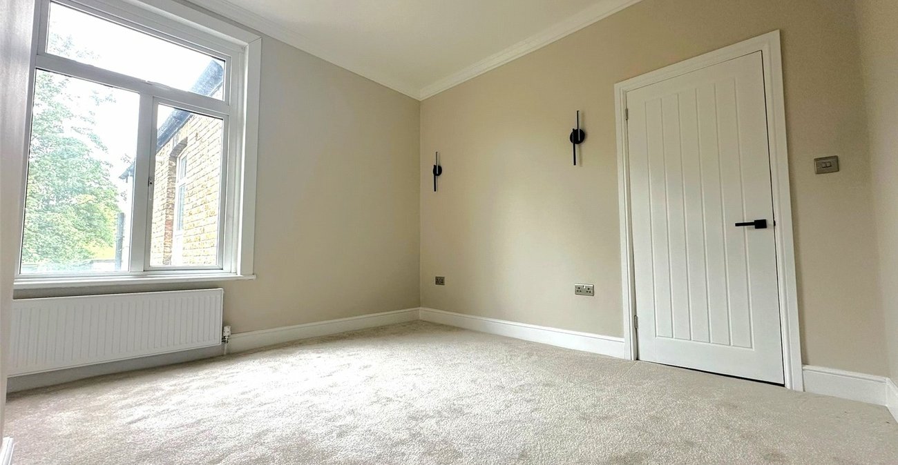 2 bedroom property for sale in London | Robinson Jackson