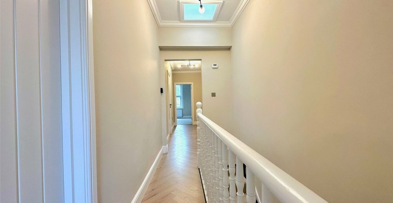 2 bedroom property for sale in London | Robinson Jackson