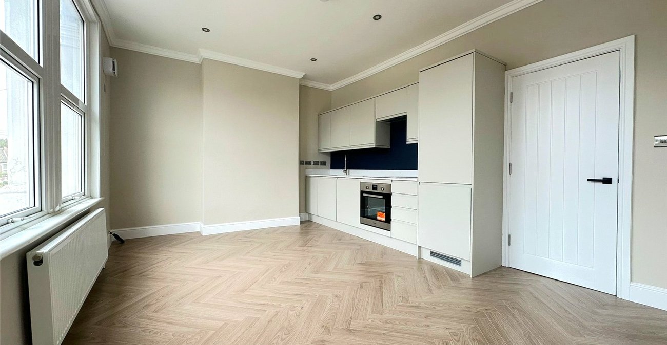 2 bedroom property for sale in London | Robinson Jackson