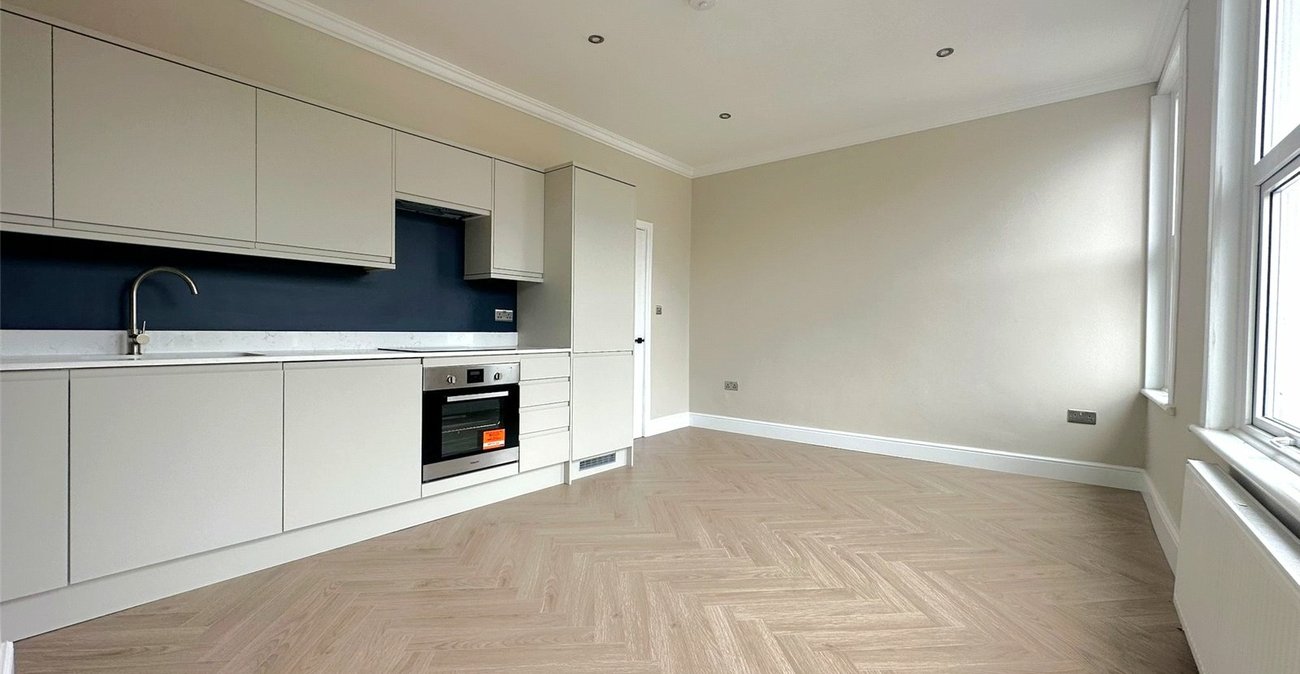 2 bedroom property for sale in London | Robinson Jackson