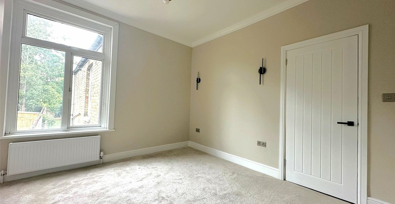 2 bedroom property for sale in London | Robinson Jackson
