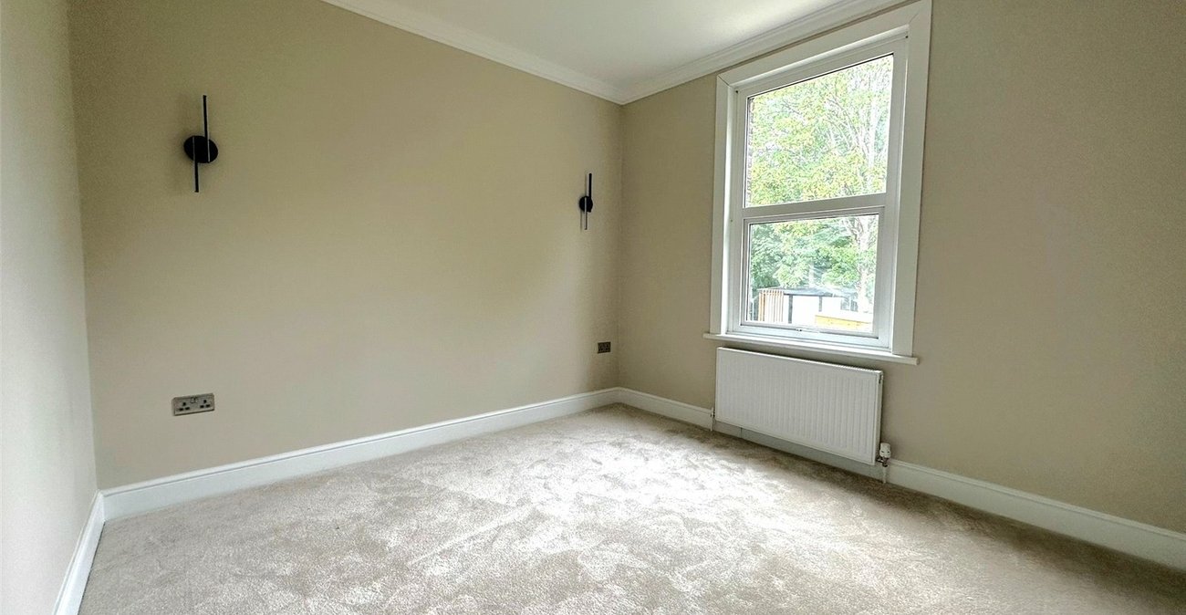2 bedroom property for sale in London | Robinson Jackson
