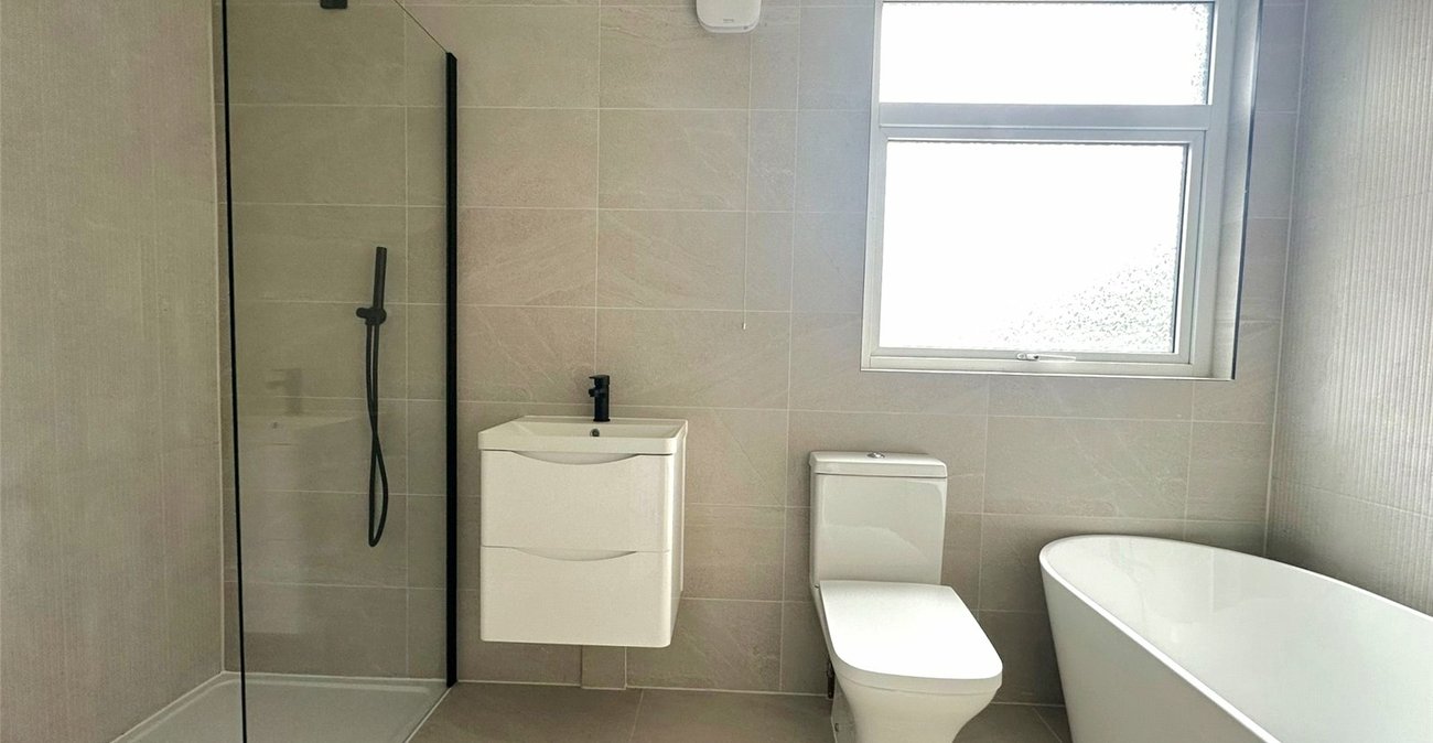 2 bedroom property for sale in London | Robinson Jackson