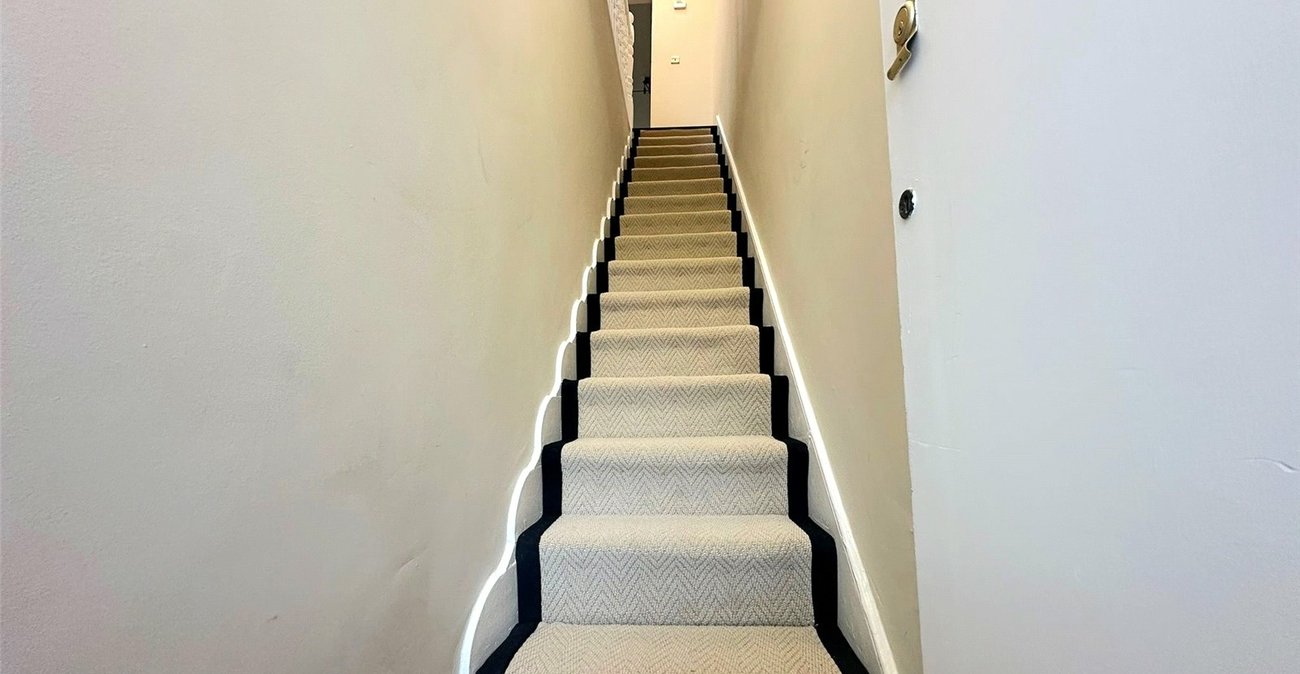 2 bedroom property for sale in London | Robinson Jackson