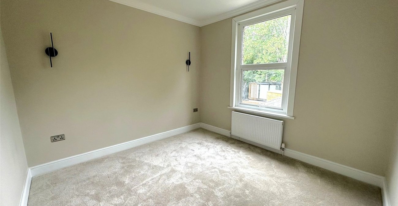 2 bedroom property for sale in London | Robinson Jackson