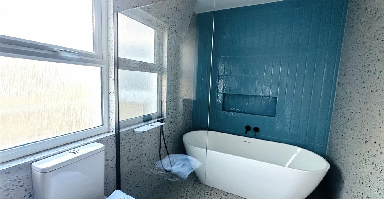 2 bedroom property for sale in London | Robinson Jackson