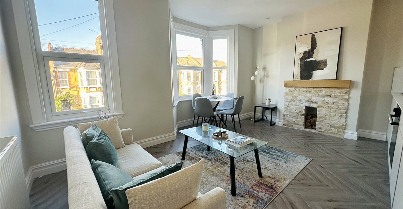 2 bedroom property for sale in London | Robinson Jackson