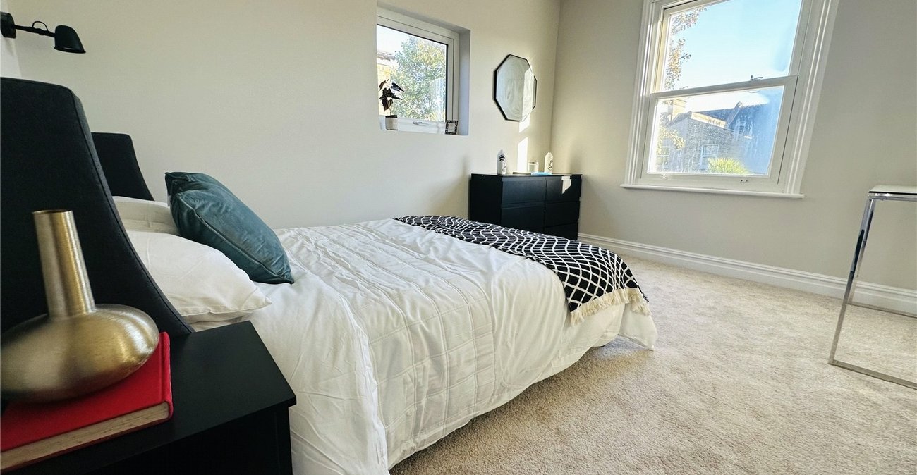 2 bedroom property for sale in London | Robinson Jackson