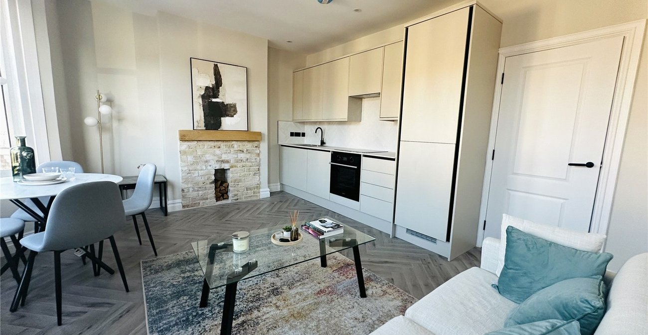 2 bedroom property for sale in London | Robinson Jackson