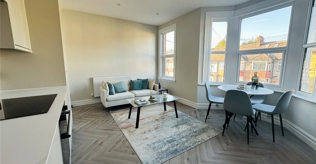 2 bedroom property for sale in London | Robinson Jackson