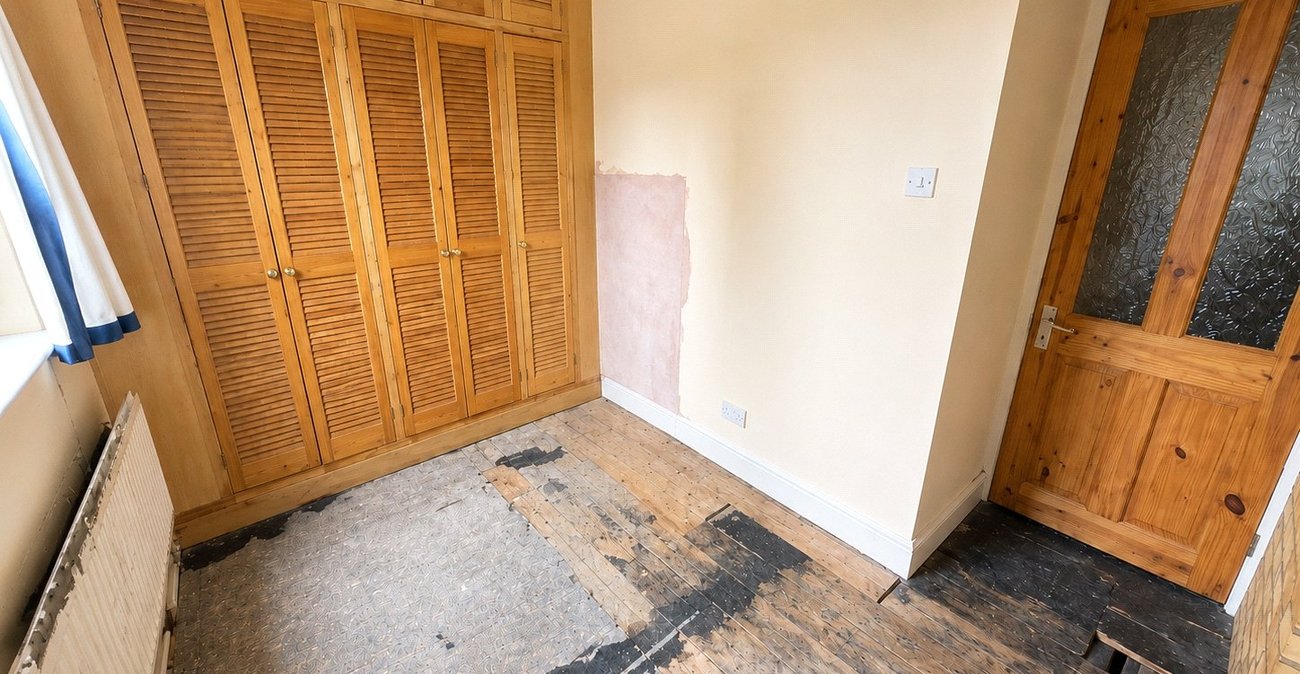 2 bedroom property for sale in London | Robinson Jackson