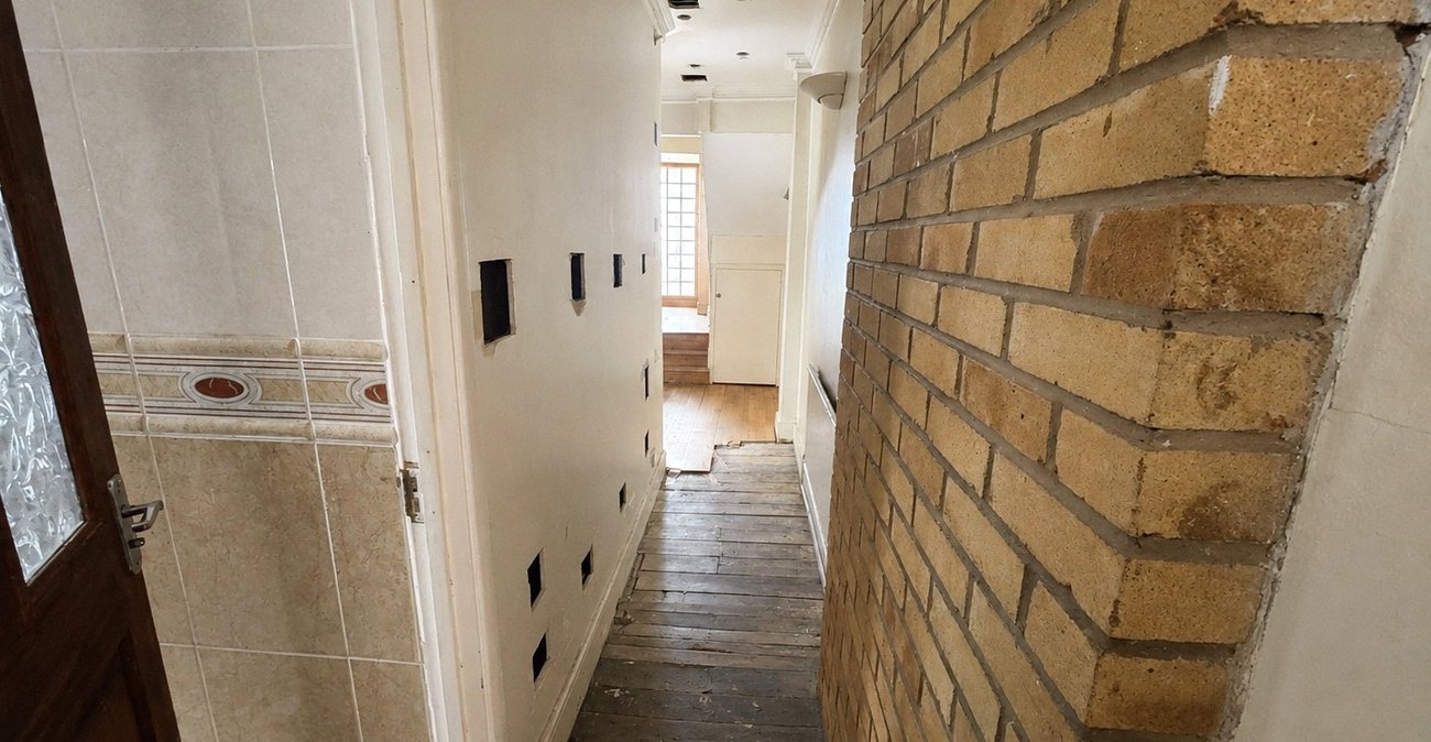 2 bedroom property for sale in London | Robinson Jackson