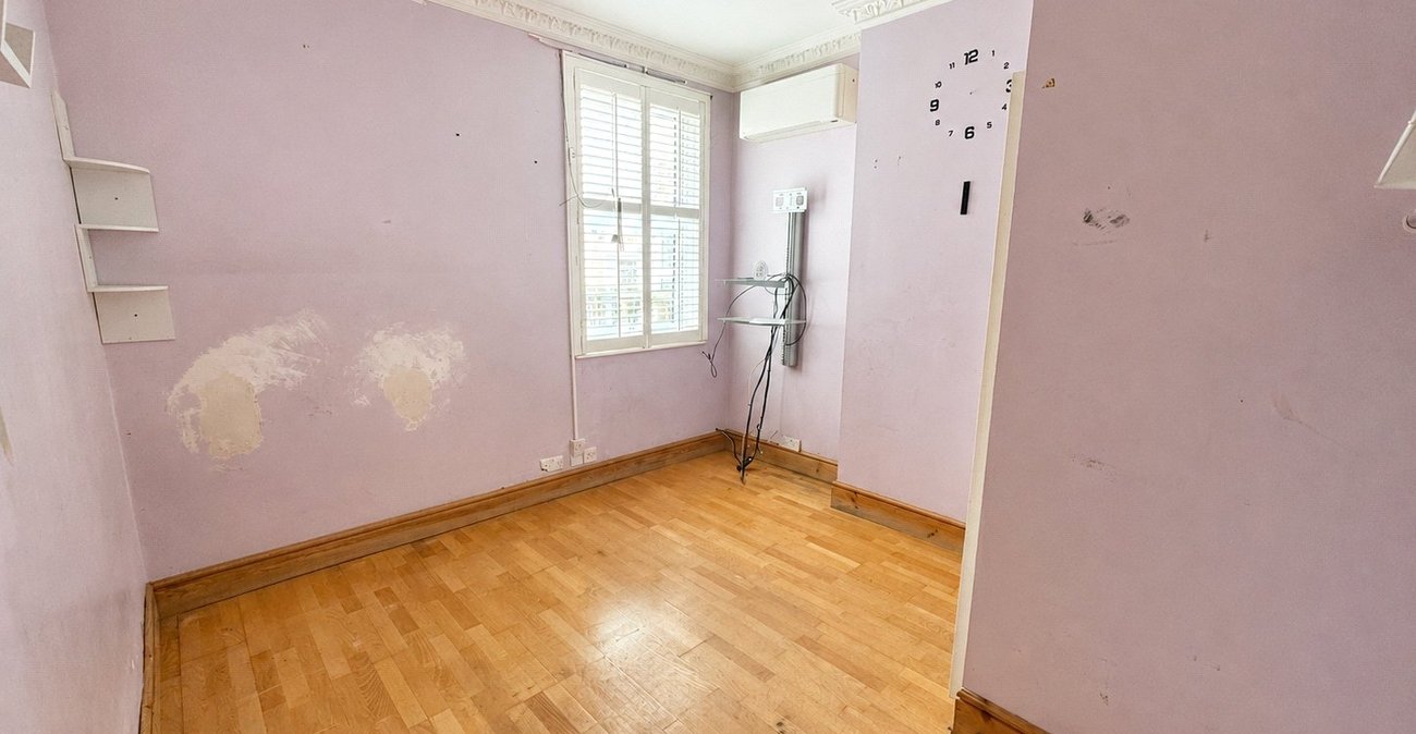 2 bedroom property for sale in London | Robinson Jackson