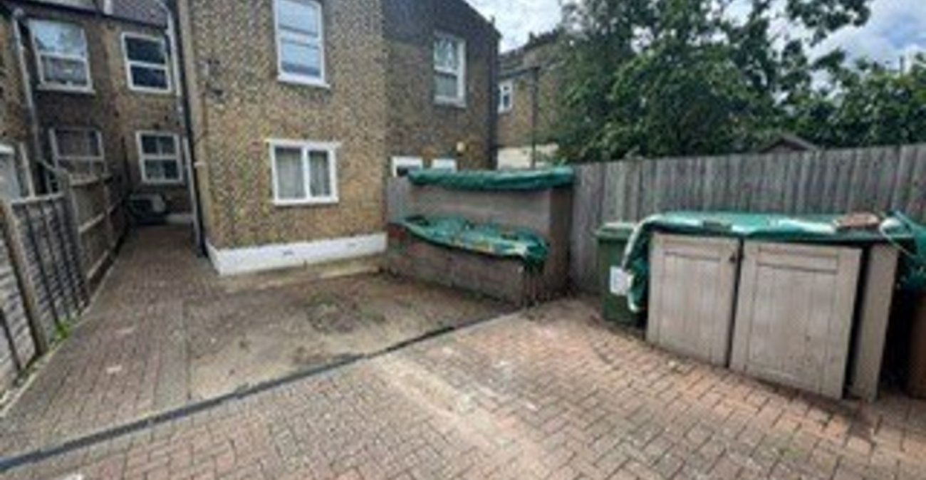 2 bedroom property for sale in London | Robinson Jackson
