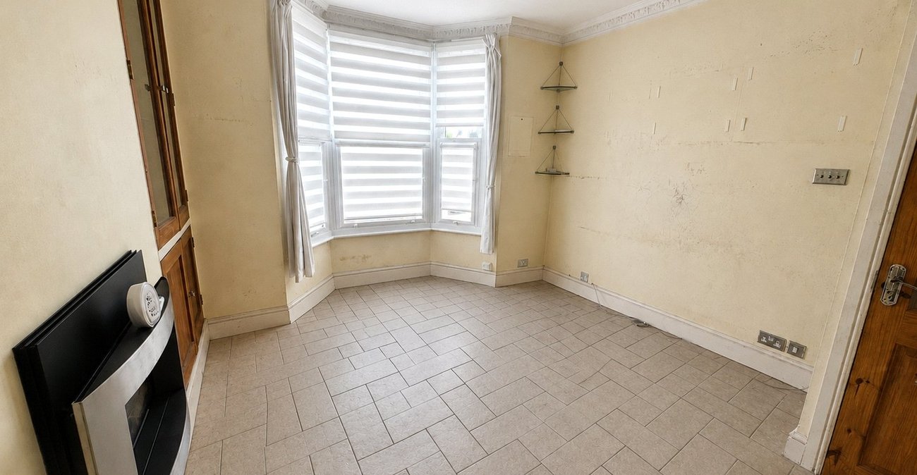 2 bedroom property for sale in London | Robinson Jackson