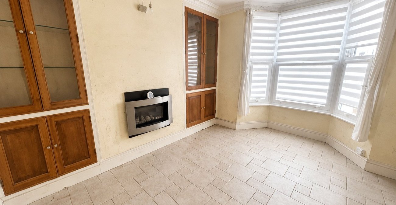 2 bedroom property for sale in London | Robinson Jackson