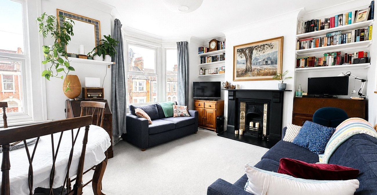 2 bedroom property for sale in London | Robinson Jackson