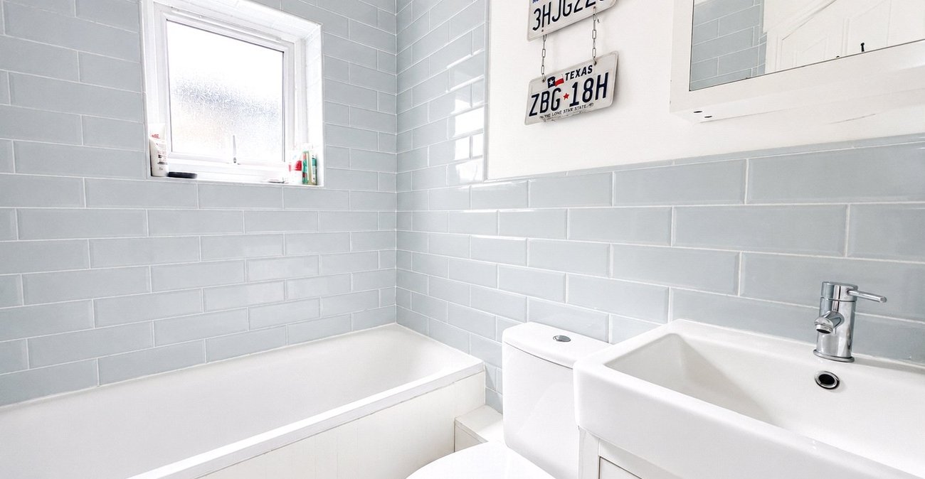 2 bedroom property for sale in London | Robinson Jackson