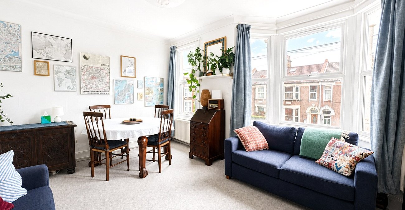 2 bedroom property for sale in London | Robinson Jackson