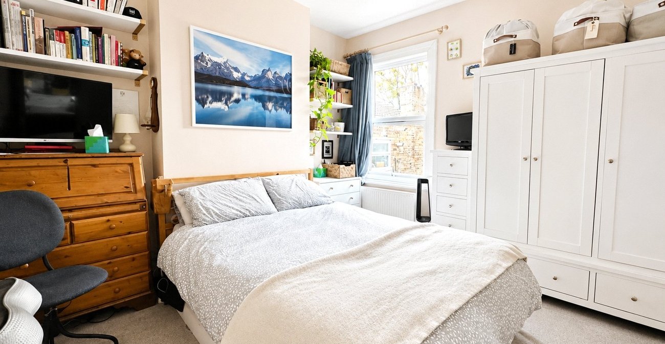 2 bedroom property for sale in London | Robinson Jackson