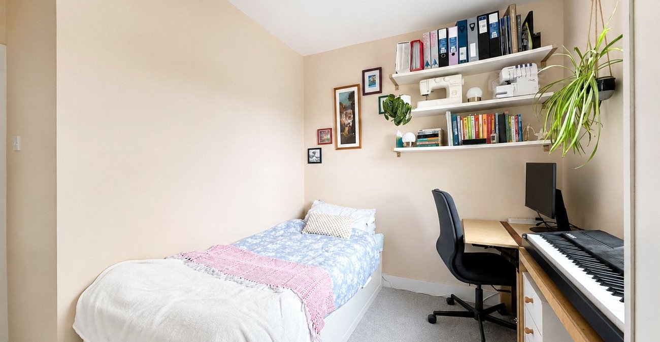 2 bedroom property for sale in London | Robinson Jackson