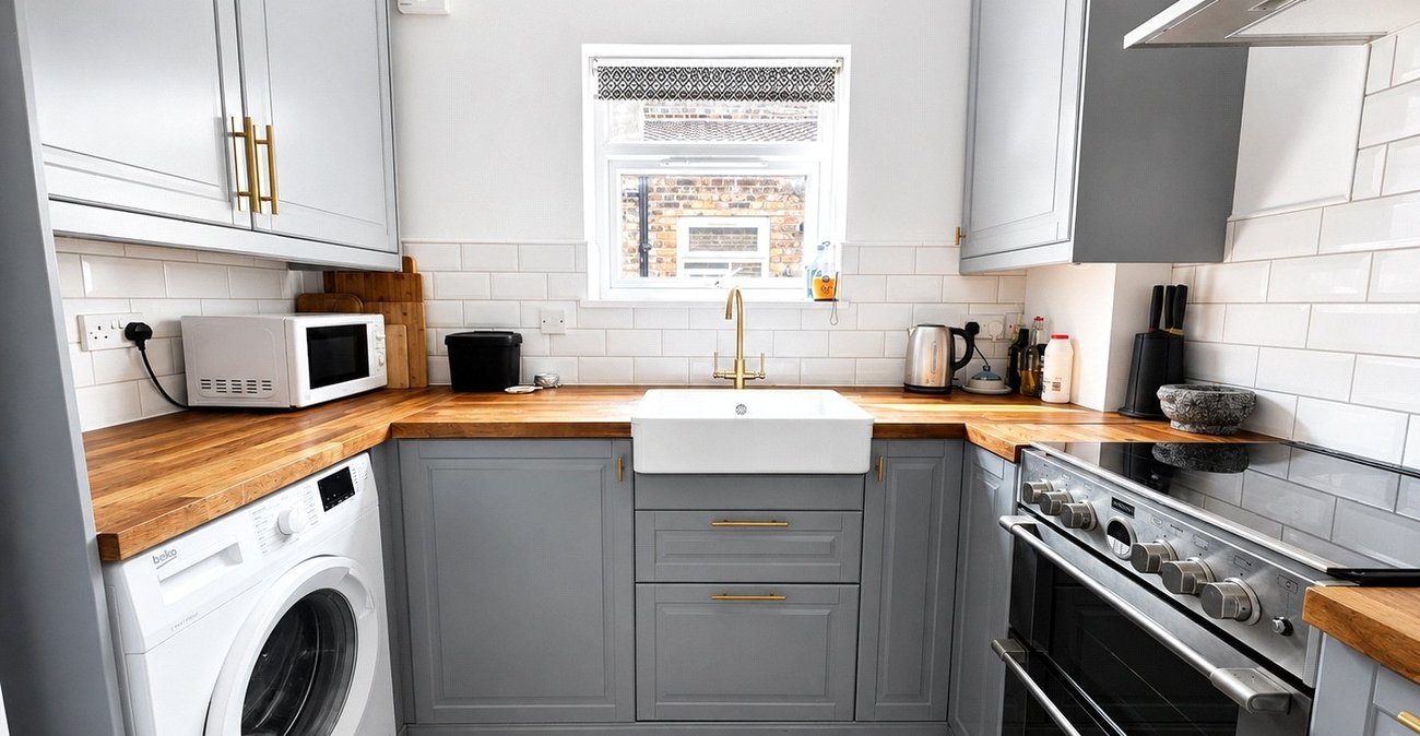 2 bedroom property for sale in London | Robinson Jackson
