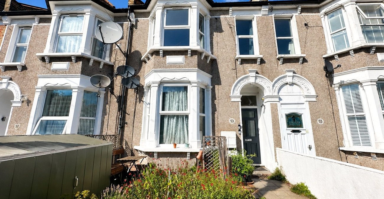 2 bedroom property for sale in London | Robinson Jackson