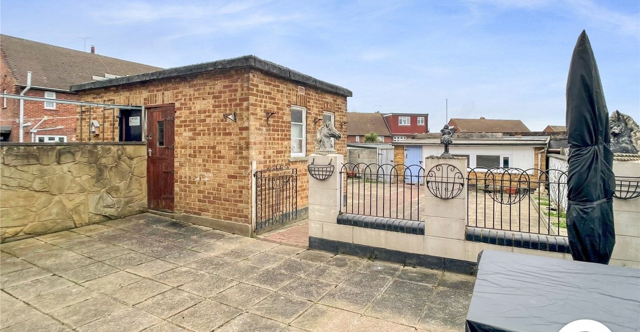 4 bedroom house for sale in Dartford | Robinson Jackson