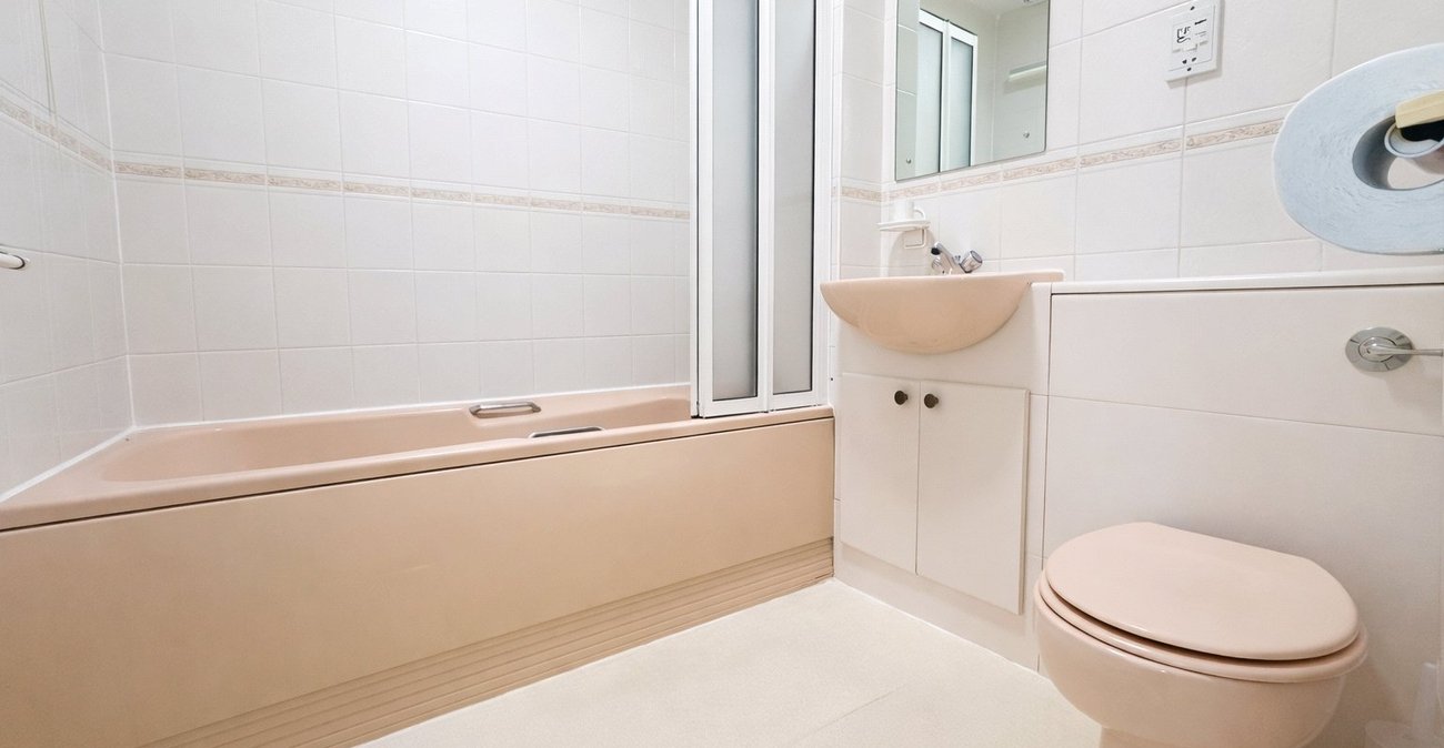 1 bedroom property for sale in London | Robinson Jackson