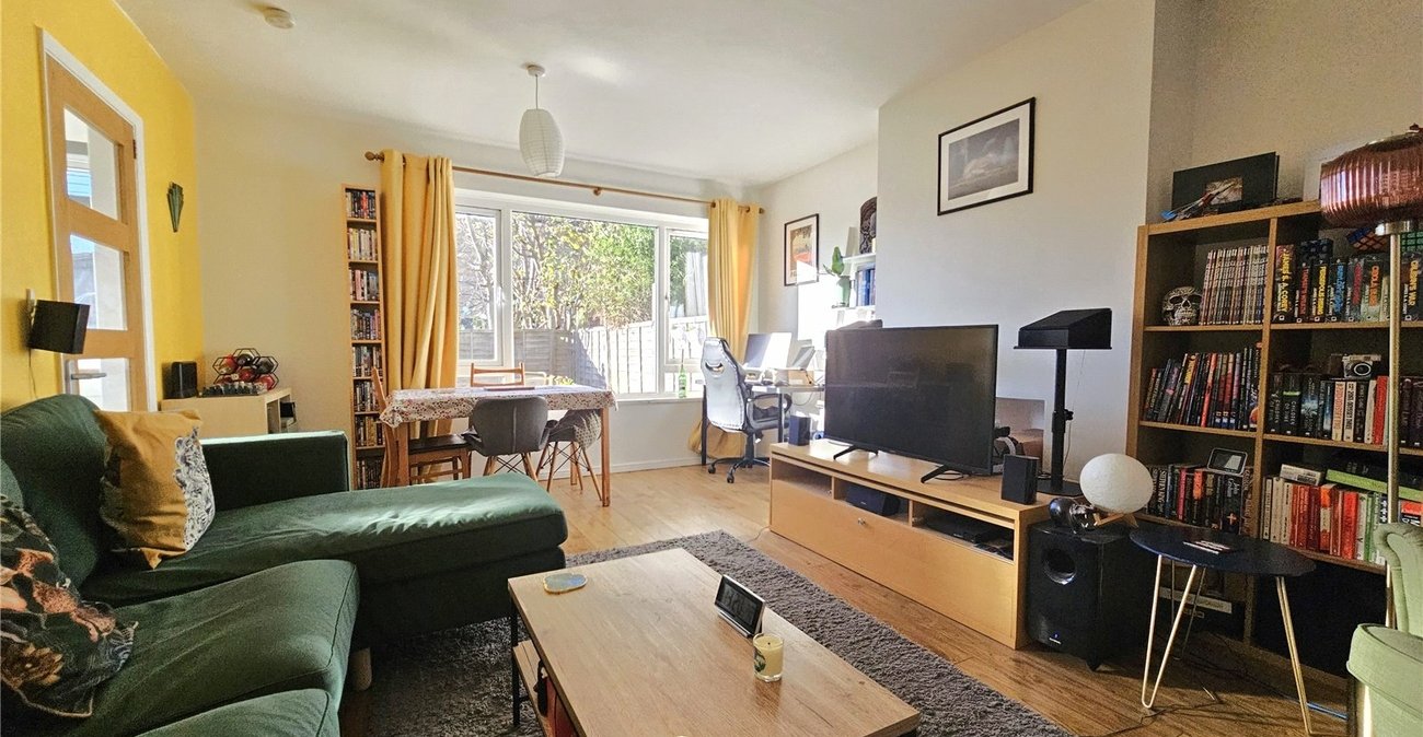 2 bedroom property for sale in London | Robinson Jackson