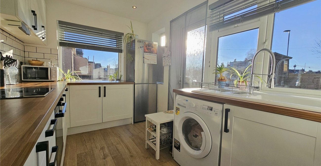 2 bedroom property for sale in London | Robinson Jackson