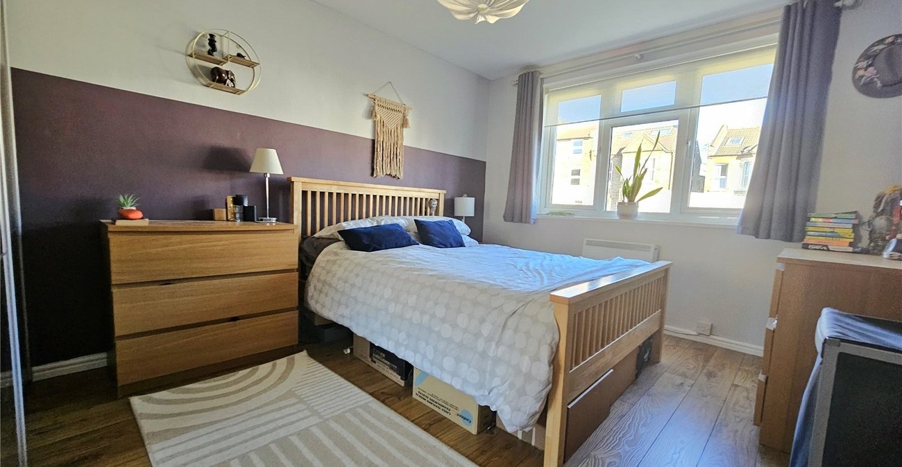 2 bedroom property for sale in London | Robinson Jackson