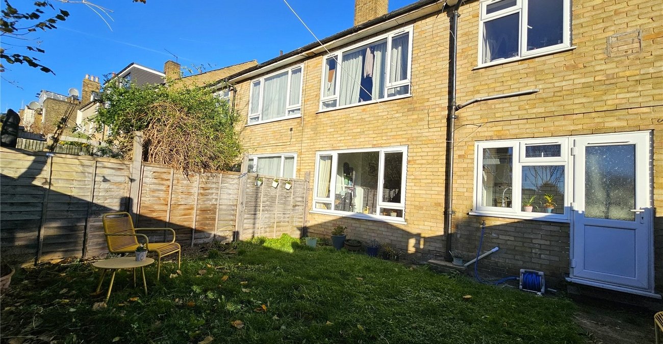 2 bedroom property for sale in London | Robinson Jackson