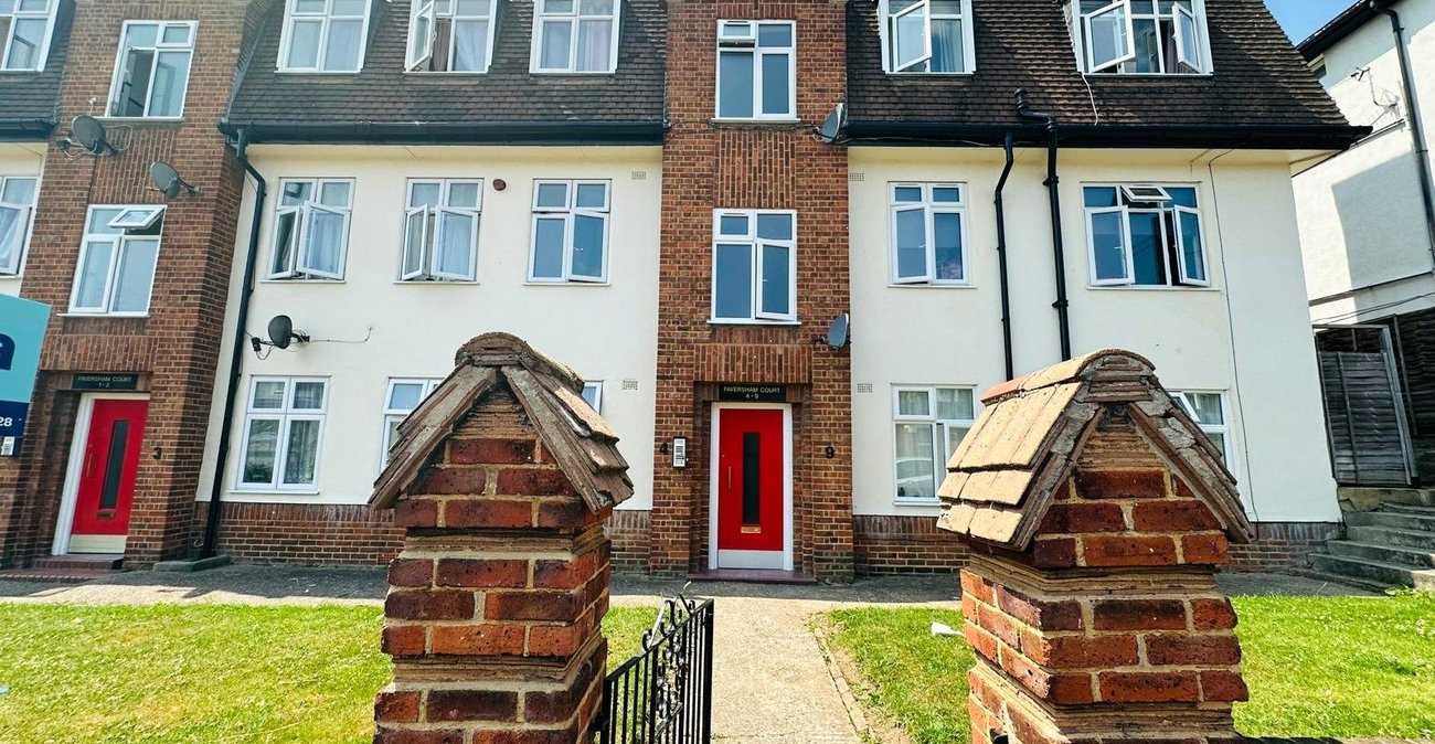 2 bedroom property for sale in London | Robinson Jackson
