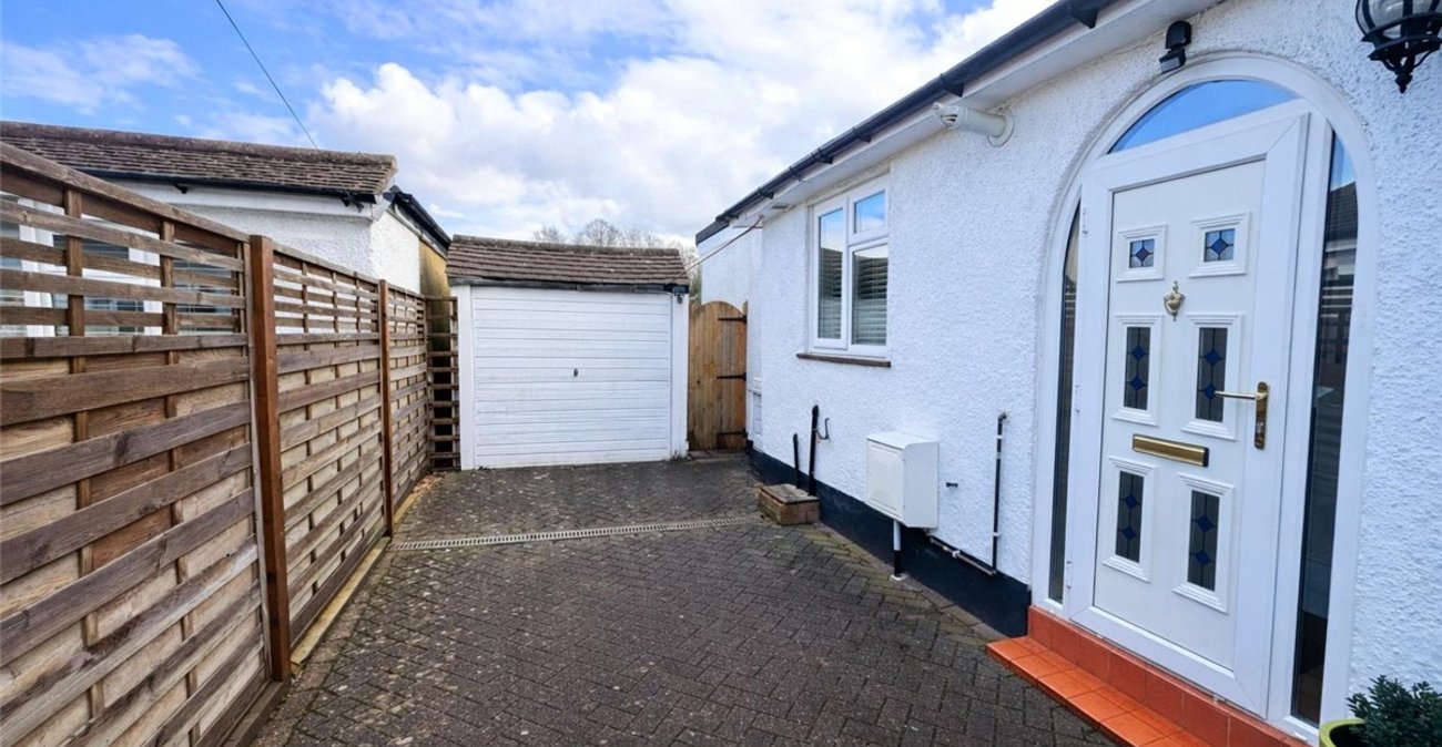 2 bedroom bungalow for sale in South Orpington | Robinson Jackson