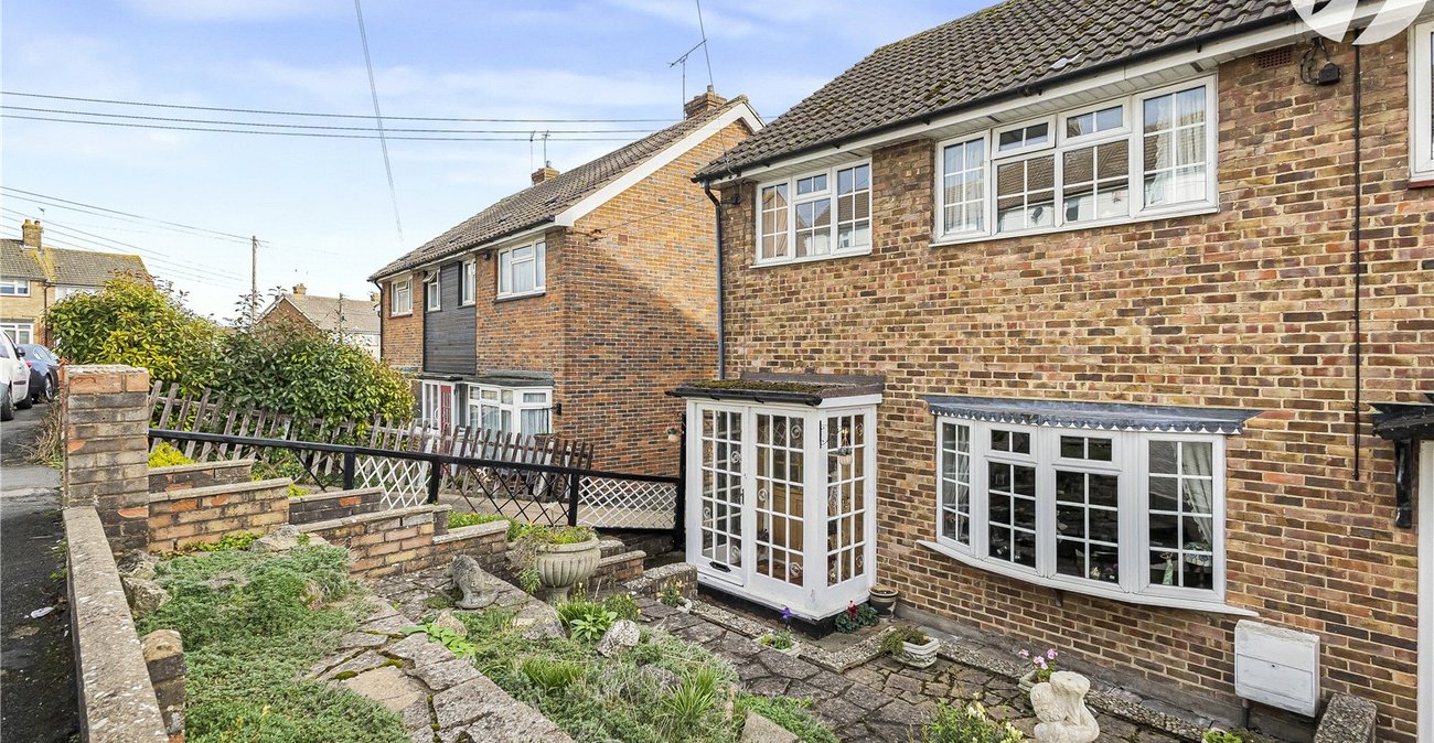 3 bedroom house for sale in Hextable | Robinson Jackson