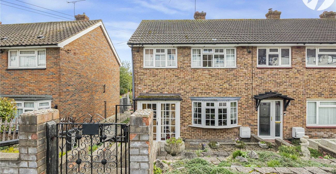 3 bedroom house for sale in Hextable | Robinson Jackson