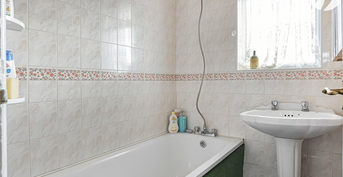 3 bedroom house for sale in Hextable | Robinson Jackson