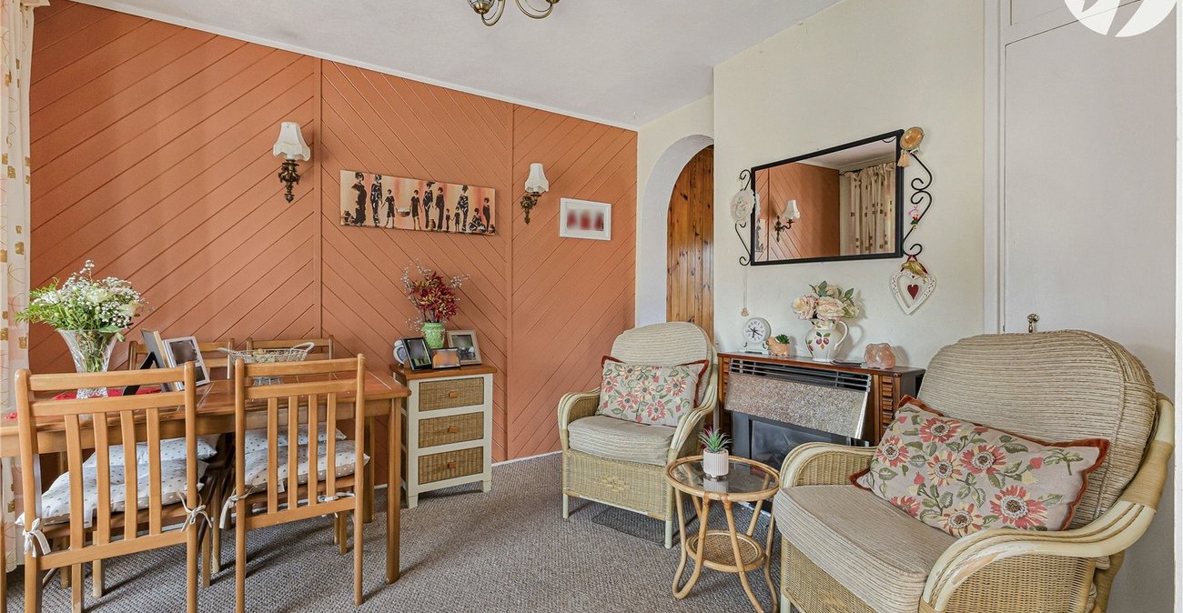 3 bedroom house for sale in Hextable | Robinson Jackson