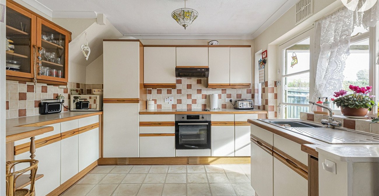 3 bedroom house for sale in Hextable | Robinson Jackson