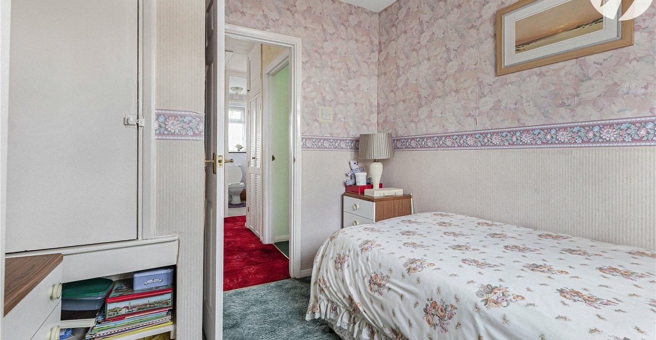 3 bedroom house for sale in Hextable | Robinson Jackson