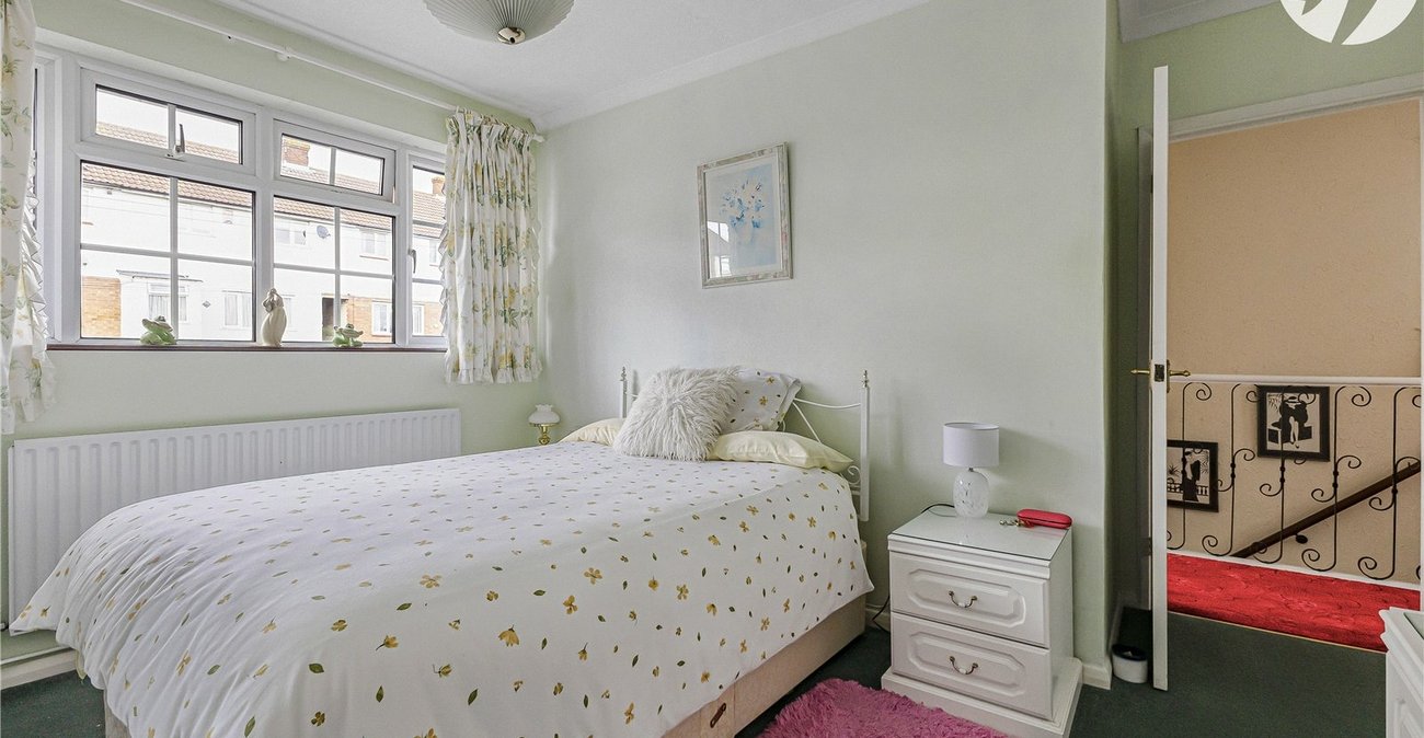 3 bedroom house for sale in Hextable | Robinson Jackson