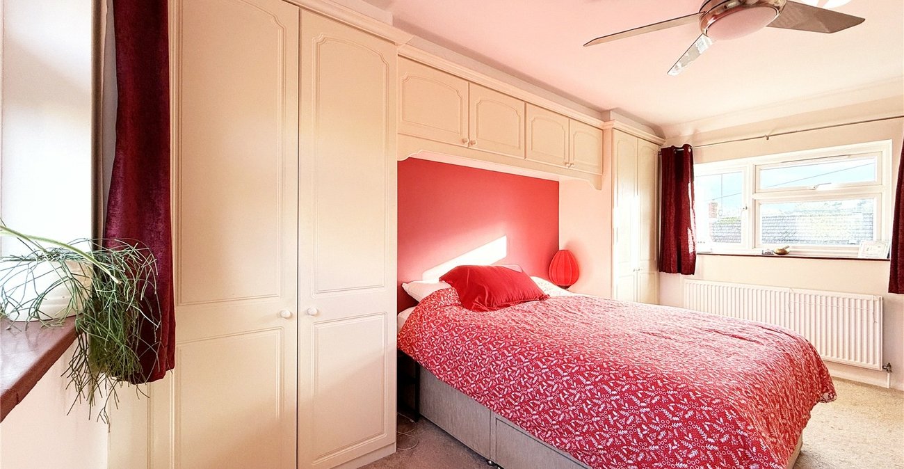 2 bedroom house for sale in Hextable | Robinson Jackson