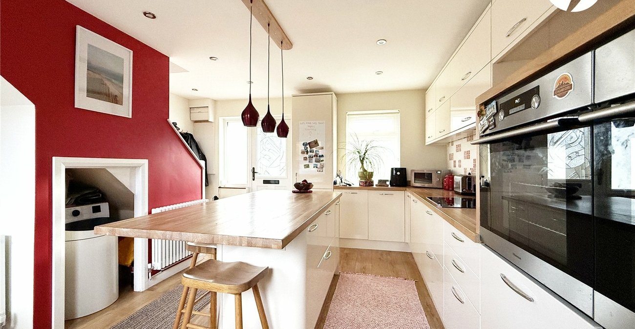 2 bedroom house for sale in Hextable | Robinson Jackson