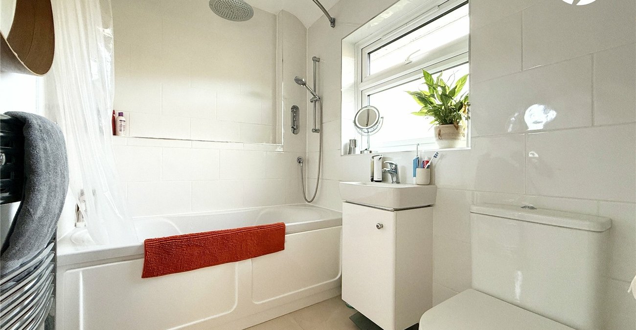 2 bedroom house for sale in Hextable | Robinson Jackson